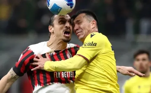 El momento del choque entre Gary Medel y Zlatan Ibrahimovic. Foto: Getty Images