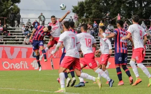 Deportes Valdivia cayó ante Iberia en un partido marcado por lo ocurrido con las entradas del estadio. Se vendieron boletos con cuaderno y lápiz. Foto: Comunicaciones Deportes Valdivia