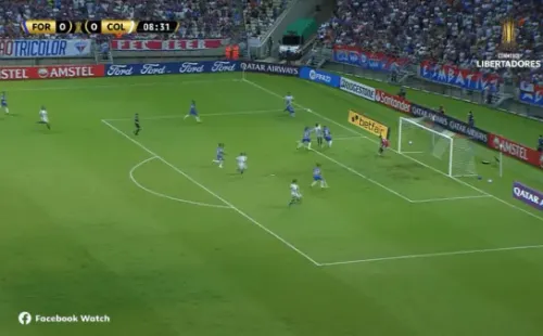 La salvada de Fortaleza para evitar el golazo de Pablo Solari. (Fotos: captura)