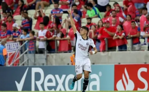 Pablo Solari tuvo una tremenda noche en el primer partido de su carrera por Copa Libertadores. (Foto: Colo Colo)