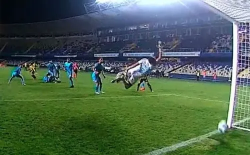 El acercamiento electrónico de la jugada.