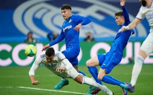 Casemiro abrió el marcador para el triunfo del Real Madrid. No obstante, recibió una amarilla que lo deja fuera del choque con el Sevilla, su escolta en la tabla. Foto: Getty Images