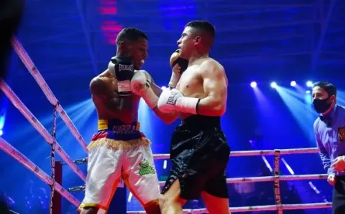 Miguel “Aguja” Gonzalez se quedó con el triunfo ante Edinson Torres con un tremendo TKO a por un cruzado a las costillas en el quinto round. Foto: Guille Salazar, RedGol.