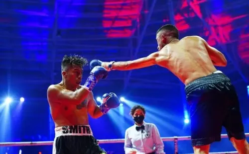 El “Espartano” Esparza hizo lo posible, pero no pudo con el peruano Huaman. Foto: Guille Salazar, RedGol.