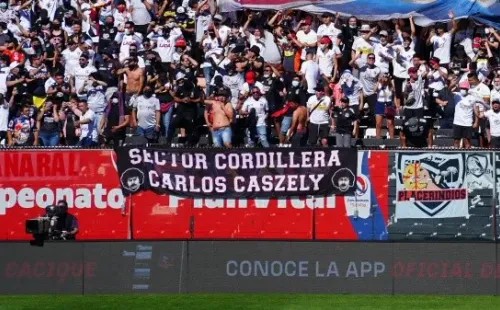 Los hinchas de Colo Colo también se han manifestado para pedir que la Tribuna Cordillera del estadio Monumental lleve el nombre del ídolo Carlos Caszely. (Foto: Guillermo Salazar)
