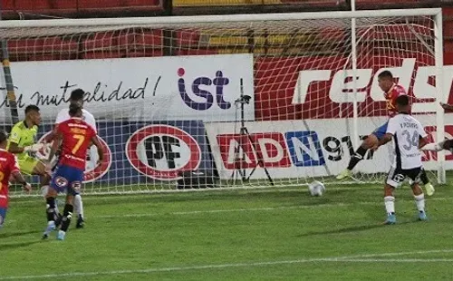 Garate anotó el 2-1 de Unión tras una jugada controvertida que revisó el VAR (Agencia Uno)