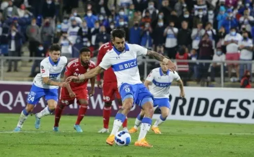 Zampedri aprovechó el regalo del juez González y le dio el triunfo a la UC (Agencia Uno)