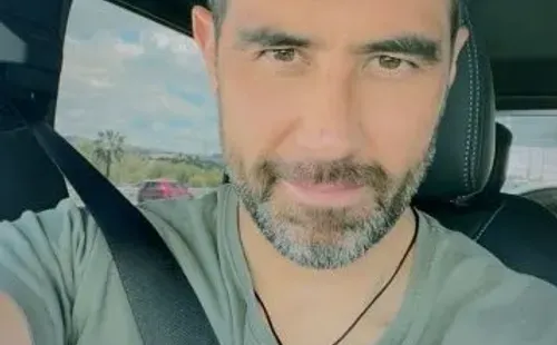 Bravo festeja sus 39 años en redes sociales.