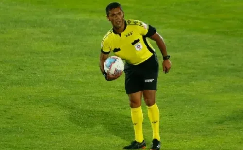 Nicolás Gamboa vuelve a dirigir el torneo chileno tras pitar en el ámbito internacional