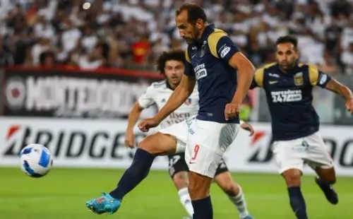 Maximiliano Falcón llamó a Colo Colo a estar finos y atentos para no sufrir en la Copa Libertadores. Foto: Agencia Uno