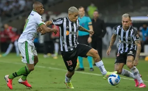 Atlético Mineiro y América Mineiro: agónico y polémico empate con gol offside.
