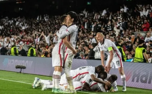 Frankfurt eliminó al Barcelona como visita, pero acompañado de una tremenda cantidad de sus hinchas. (Foto: Getty)