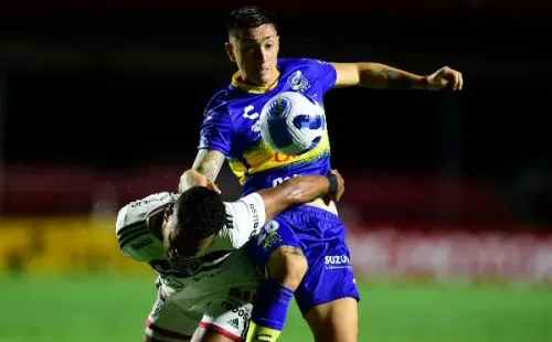Everton luchó en Sao Paulo pero no pudo contra los brasileños.