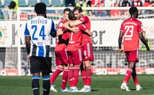 Bayern Múnich gana y queda a un triunfo de ser campeón por décimo año consecutivo en la Bundesliga. Foto: Getty Images