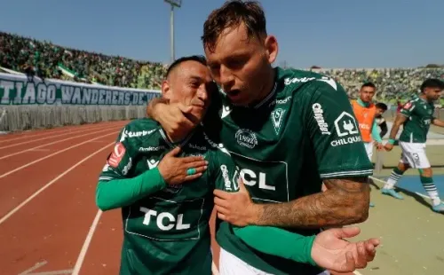 Santiago Wanderers abandona la zona de peligro en la B.