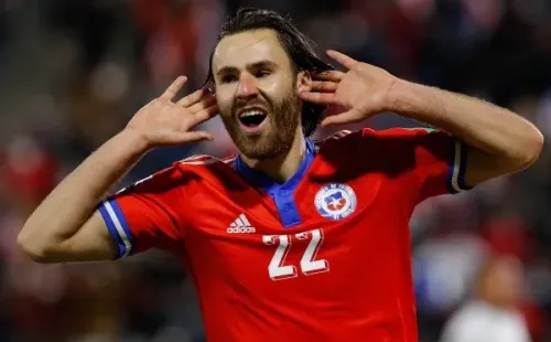 La tallita de un compañero del Blackburn al cumpleañero Ben Brereton.