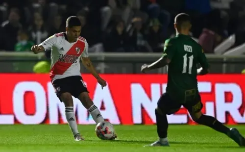Juanfer Quinteros se lesionó y es posible que no juegue contra Colo Colo la próxima semana (Foto: River)