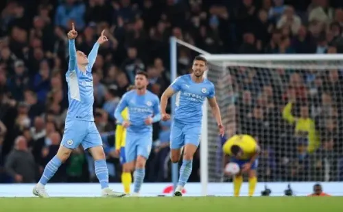 Triunfo del Manchester City contra Brighton para mantener la primera opción al título en la Premier League.