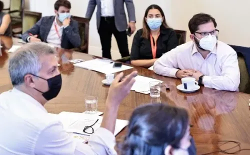 Ministro de Energía, Claudio Huepe, en reunión bilateral con Presidente Gabriel Boric. (AGENCIA UNO)