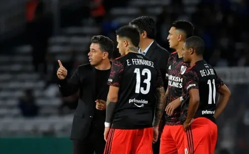 Marcelo Gallardo intentó rescatar un punto haciendo ingresar a varios titulares, pero tampoco le resultó. (Foto: Getty)