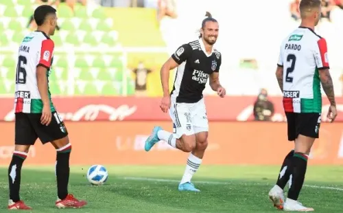 Christian Santos ha anotado solo un gol desde su arribo a Colo Colo. Fue en la goleada por 0-5 ante Palestino. Ahora quiere su gran oportunidad ante la UC. Foto: Agencia Uno