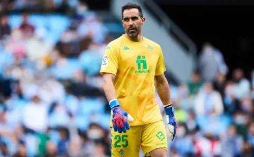 La experiencia de Claudio Bravo pesará para la decisión de Pellegrini. (Foto: Getty Images)