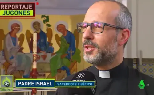 El Padre Israel se encomienda a Dios para la final de Copa del Rey. (Foto: Captura El Chiringuito)