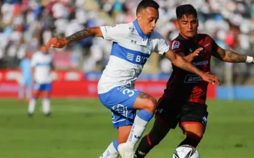 Fabián Orellana aparece dentro de los posible titulares de Universidad Católica ante Colo Colo. Foto: Agencia Uno