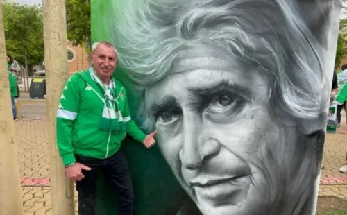 El mural de Manuel Pellegrini en Sevilla, dedicado por los hinchas del Betis. Foto: El Desmarque