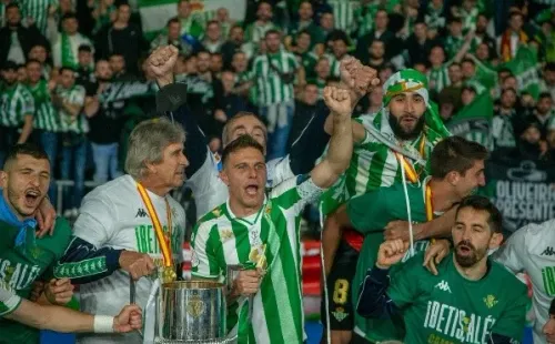 Manuel Pellegrini y su festejo de campeón en la Copa del Rey: así reaccionó la prensa local.