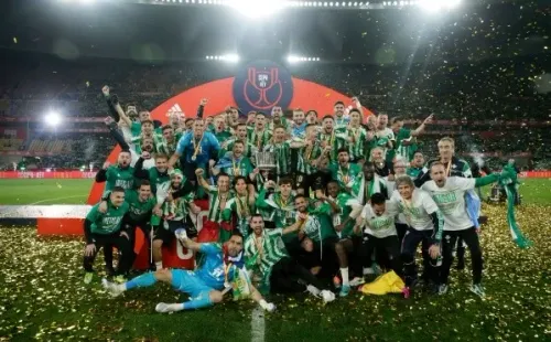 Bravo y Pellegrini festejan el título del Betis en la Copa del Rey (Foto: Betis)