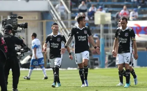 Colo Colo no mostró su mejor versión y terminó empatando un partido caliente ante la UC. (Foto: Agencia Uno)