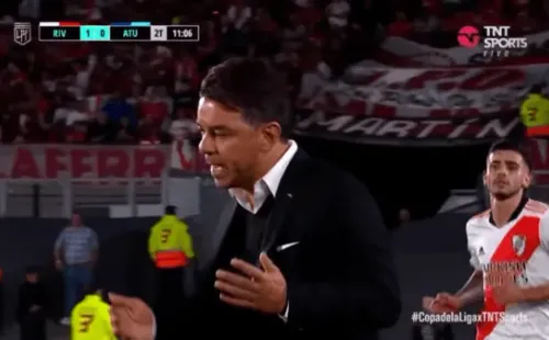 Marcelo Gallardo se mostró visiblemente enojado. (Foto: Captura TNT Sports)