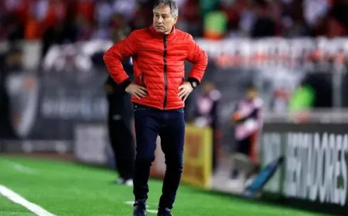 Ariel Holan no ha sido contactado para tomar las riendas de La Roja por ahora. (Foto: Jam Media)