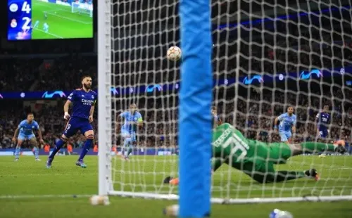 Karim Benzema salvo un desastre del Real Madrid ante el Manchester City y lo selló con un golazo de penal. Foto: Getty Images