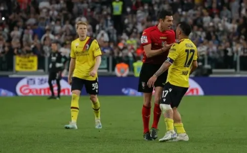 Gary Medel encaró al árbitro y este lo expulsó. Recibió dos fechas de castigo, pero este martes se conoció que será solo una, por lo que podrá estar ante el Inter. Foto: Getty Images