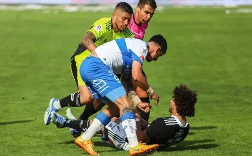 Fernando Zampedri se fue expulsado y empujó en el piso a Maximiliano Falcón, pero salió casi limpio tras su expulsión. Foto: Agencia Uno