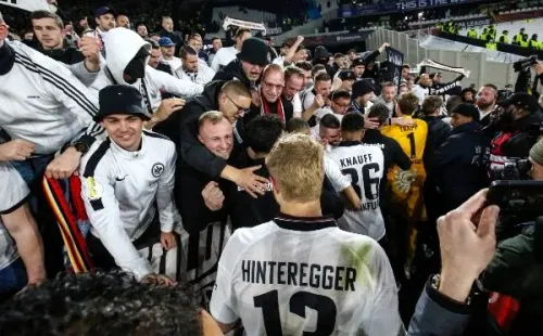 Eintracht Frankfurt ha sido arropado por su hinchada a donde vaya. (Foto: Getty Images)