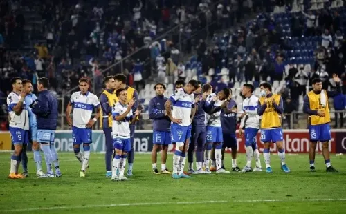“Hinchas” de la Católica regalan otro triste y penoso espectáculo en San Carlos de Apoquindo, esta vez contra Flamengo. (Foto: Agencia UNO)