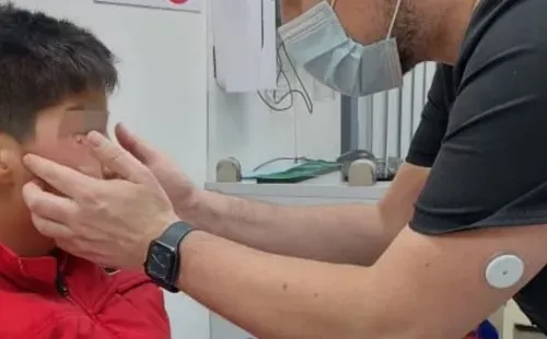 Thiago tuvo que ser atendido por personal médico. (Foto: Danielle Carvallo)