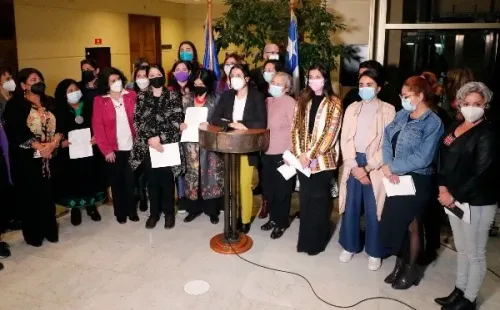 Ministra de la Mujer, Antonia Orellana, presenta proyecto de Ley que busca asegurar el pago de deudas de pensiones alimenticias