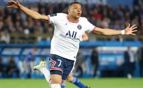 Kylian Mbappé espera por dar a conocer su decisión. (Foto: Getty Images)