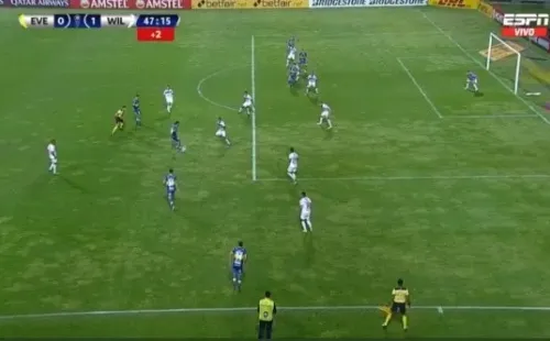 Un gol insólito le anularon a Lucas Di Yorio. ¿Fuera de juego? ¿Dónde? | Foto: Getty