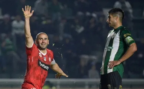 Comparan a Sasha Sáez con Zlatan Ibrahimovic tras su golazo de chilena en la Copa Sudamericana.
