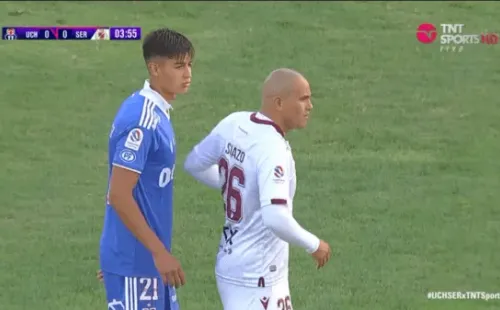 Suazo se acercó con malas intenciones a Tapia. | Foto: TNT Sports