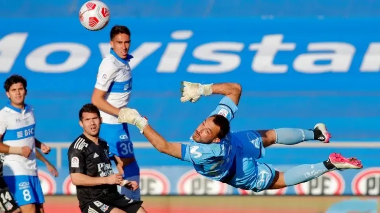 El último clásico entre Universidad Católica y Colo Colo en San Carlos de Apoquindo terminó con violentos incidentes en la tribuna oficial