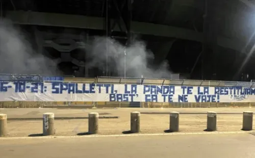 El lienzo dejado por un grupo afuera del estadio Diego Maradona.