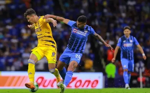 El Tigres UANL de Lichnovsky le saca ventaja al Cruz Azul de Morales.