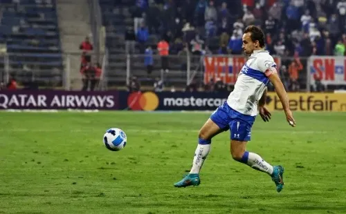 Fuenzalida asoma como titular en la primera oncena de Ariel Holan en su regreso a la UC. | Foto: Agencia Uno