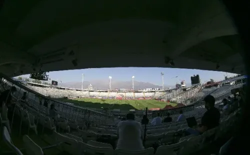 El estadio Monumental sufre una vez más con la delincuencia. Tras el duelo ante Coquimbo Unido, un miembro del cuerpo técnico fue víctima de un intento de portonazo. Foto: Agencia Uno